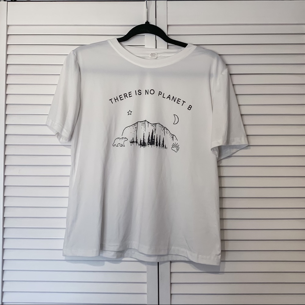 ✨ 3/12 ✨There is no planet b t-shirt